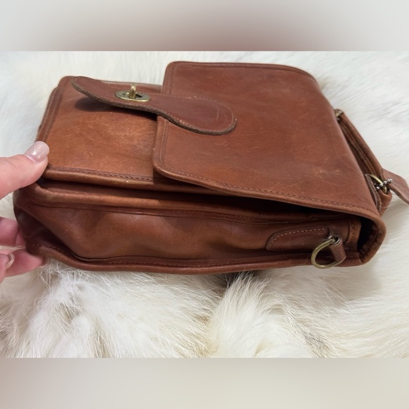 COACH Vintage 90s Station Bag British Tan Glove Tanned Leather Turnlock Handbag - Picture 7 of 16